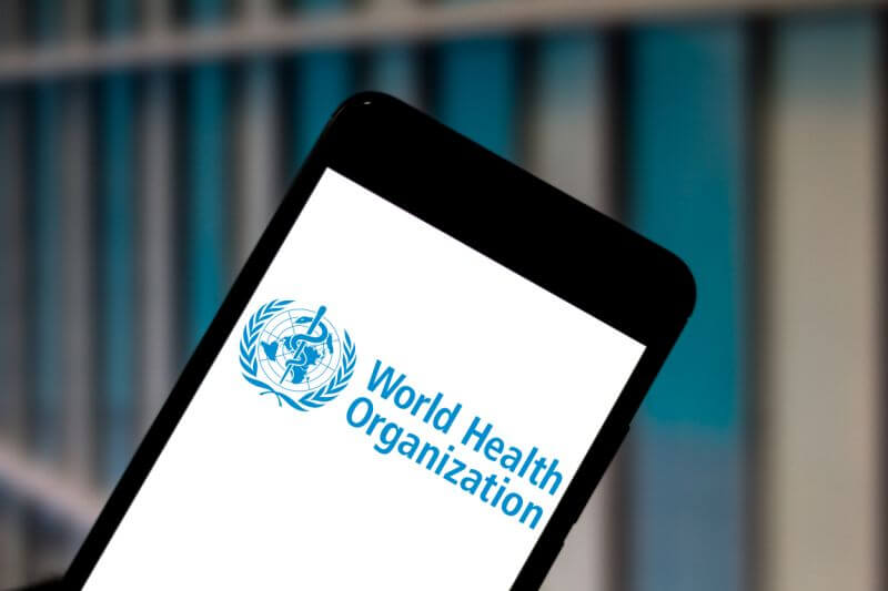 What does the World Health Organization advise on mobile phones and health?